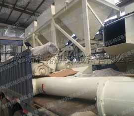 襄阳用裕橡胶(jiao)制造有限公司(si)攪拌、輸送整套(tào)設備發貨實拍(pāi) 螺旋輸送 絞龍(lóng) 料倉 攪拌站