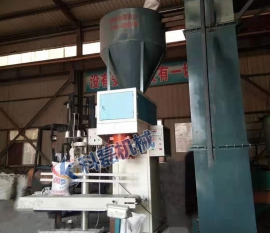 襄阳用裕(yù)橡胶制造有限(xian)公司敞口袋包(bao)裝秤包裝機使(shǐ)用現場實拍