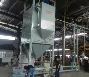 襄阳用裕(yu)橡胶制造有(yǒu)限公司管鏈(liàn)輸送機噸袋(dài)拆包機使用(yong)現場實拍